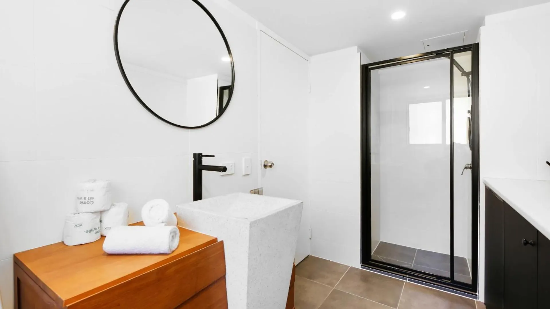 Apartment Coastal 2-Bed With Balcony 200M From Beach Gold Coast