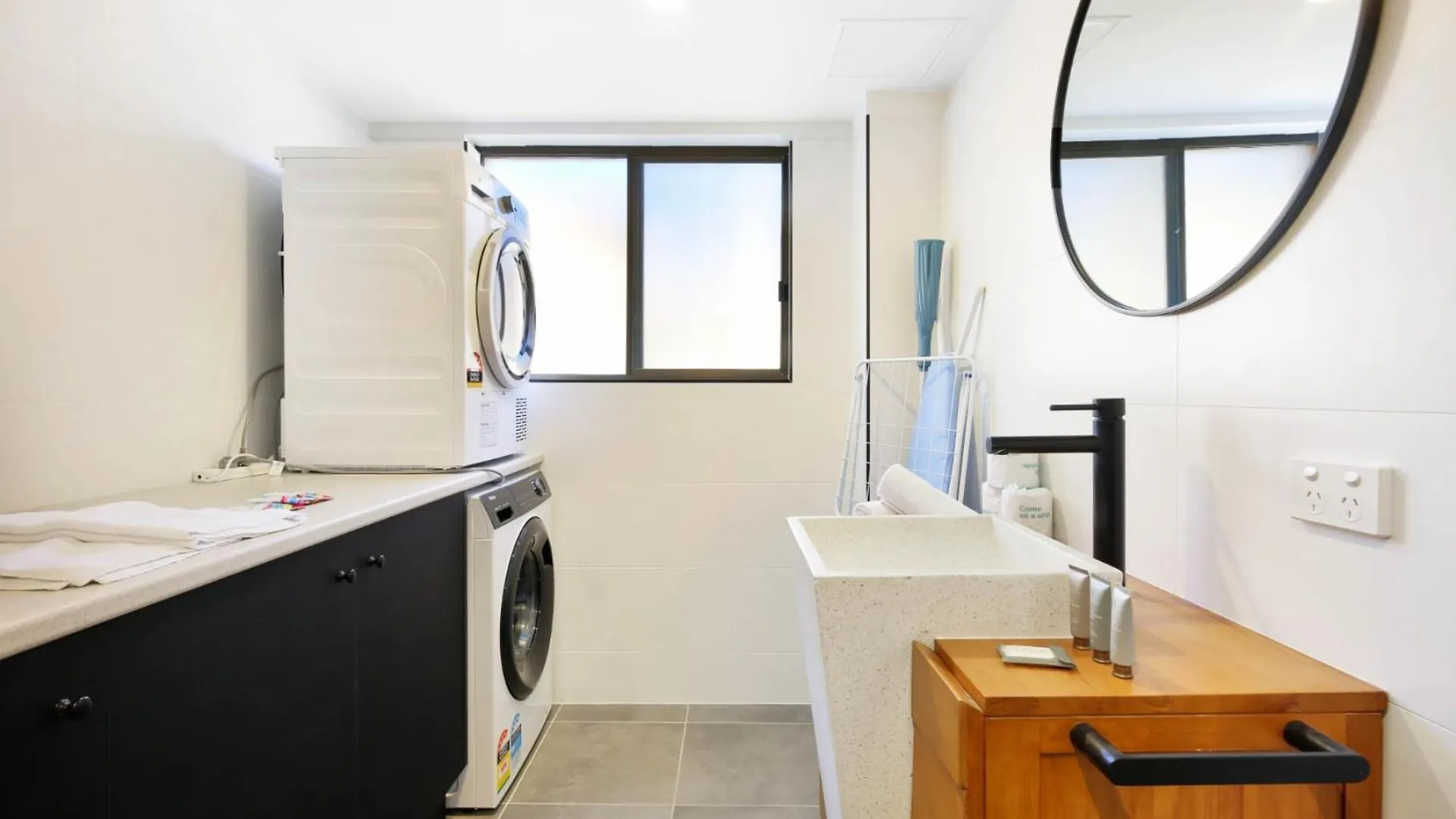 Coastal 2-Bed With Balcony 200M From Beach Gold Coast