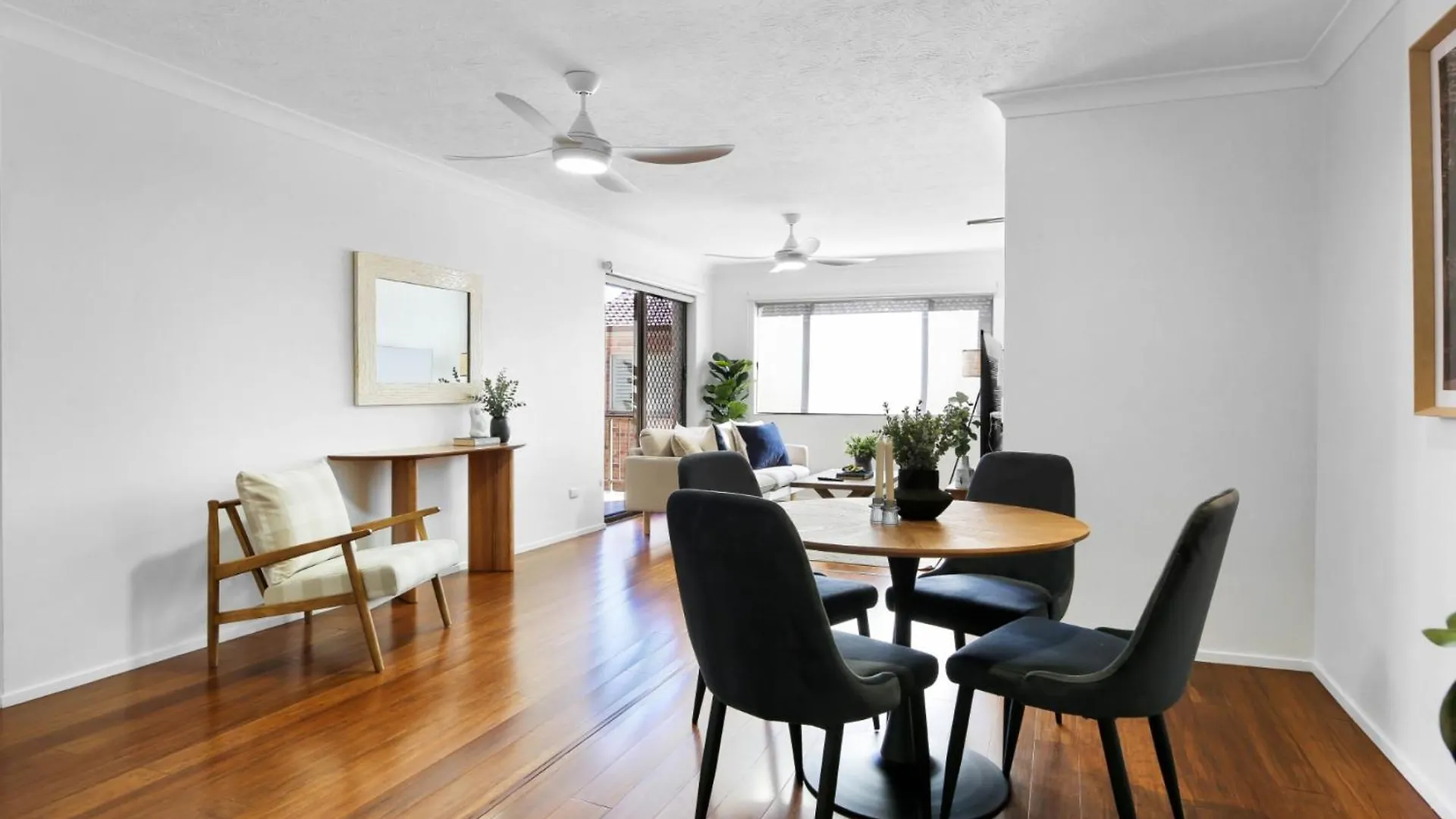 Coastal 2-Bed With Balcony 200M From Beach Gold Coast 0*,  Australia