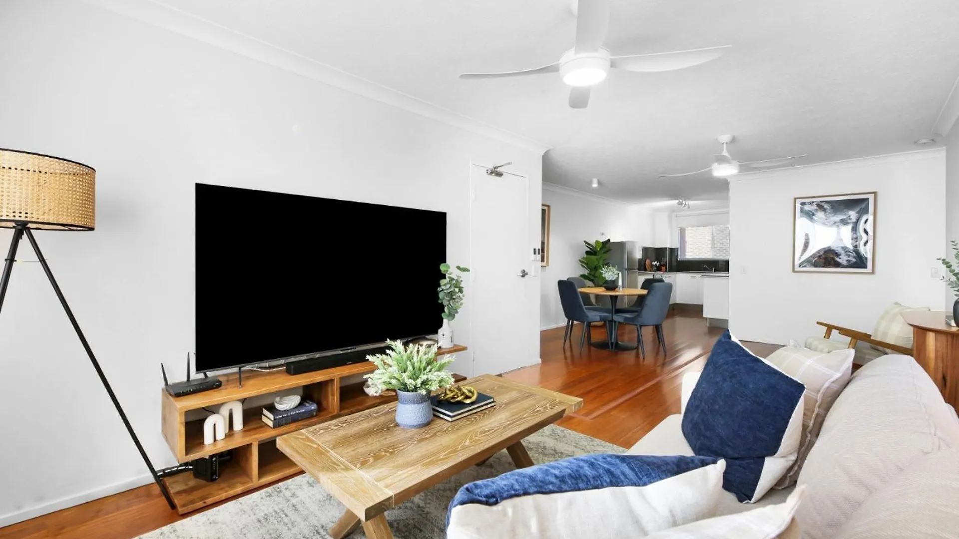Coastal 2-Bed With Balcony 200M From Beach Gold Coast Apartment