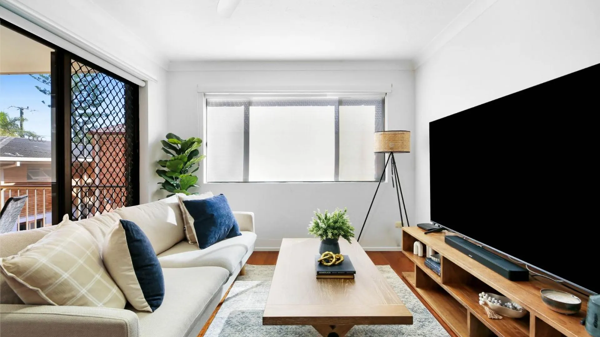Apartment Coastal 2-Bed With Balcony 200M From Beach Gold Coast