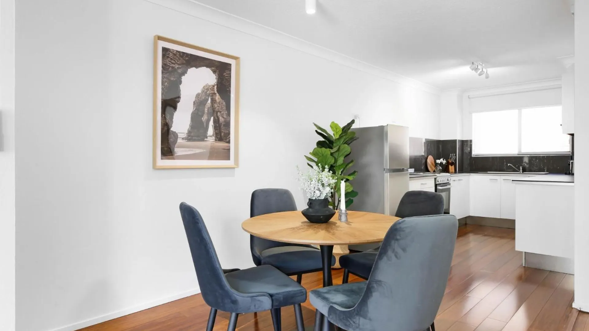 Coastal 2-Bed With Balcony 200M From Beach Gold Coast 0*,