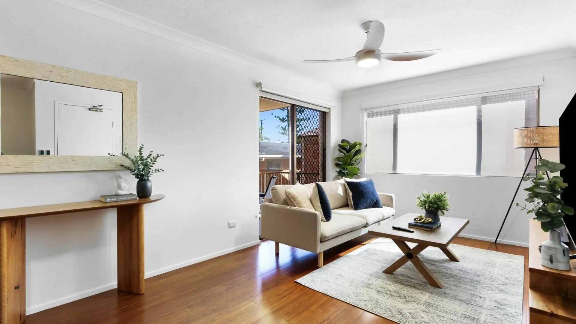 Apartment Coastal 2-Bed With Balcony 200M From Beach Gold Coast